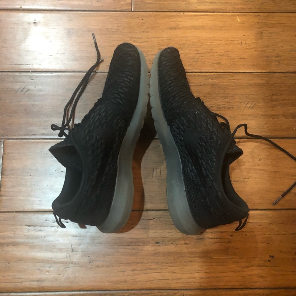 Black Nike Rosche